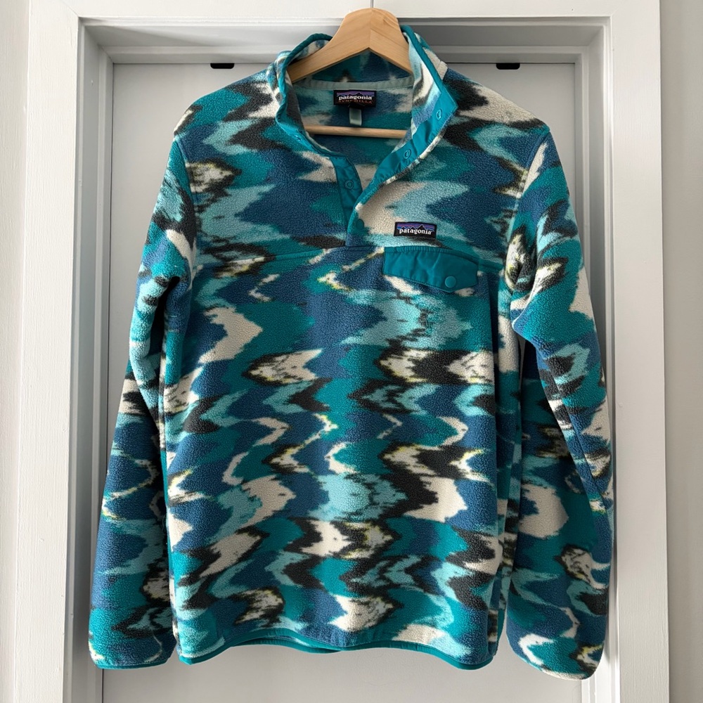 Patagonia Women's Blue and White Fleece